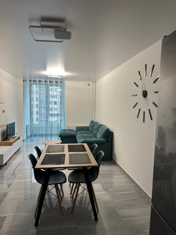 Apartment на київській